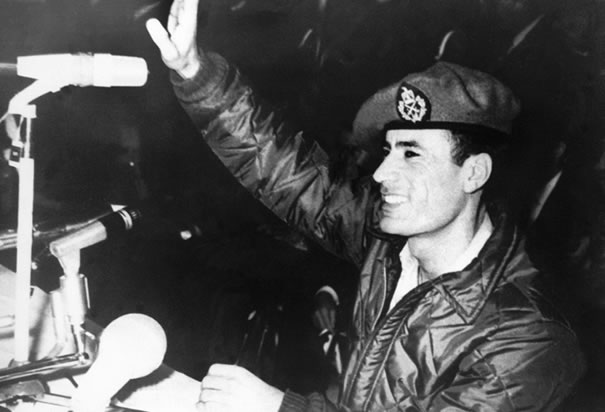 kadhafi-saluting.jpg